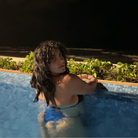 Meet your Posher, Dunia - Picture 2 of 3